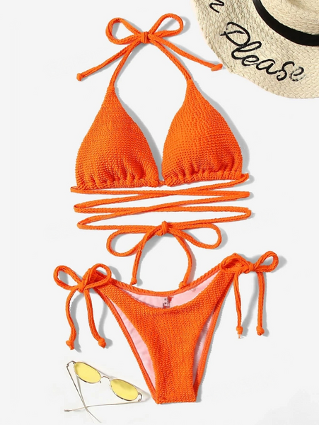 Bikini texturizado de 2 piezas con top halter y pitas laterales